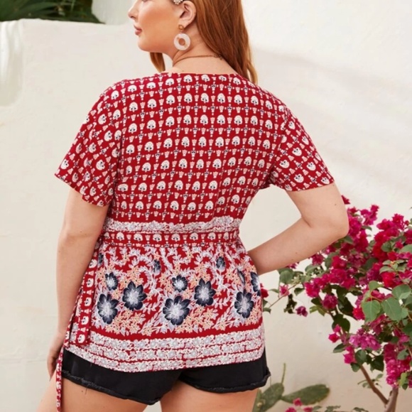 Plus Surplice Wrap Knot Side Floral Print Top - Picture 4 of 5